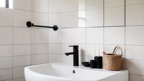 czarne dodatki do łazienki inspiracje