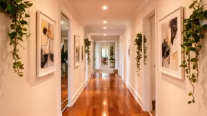 Długi korytarz w domu inspiracje